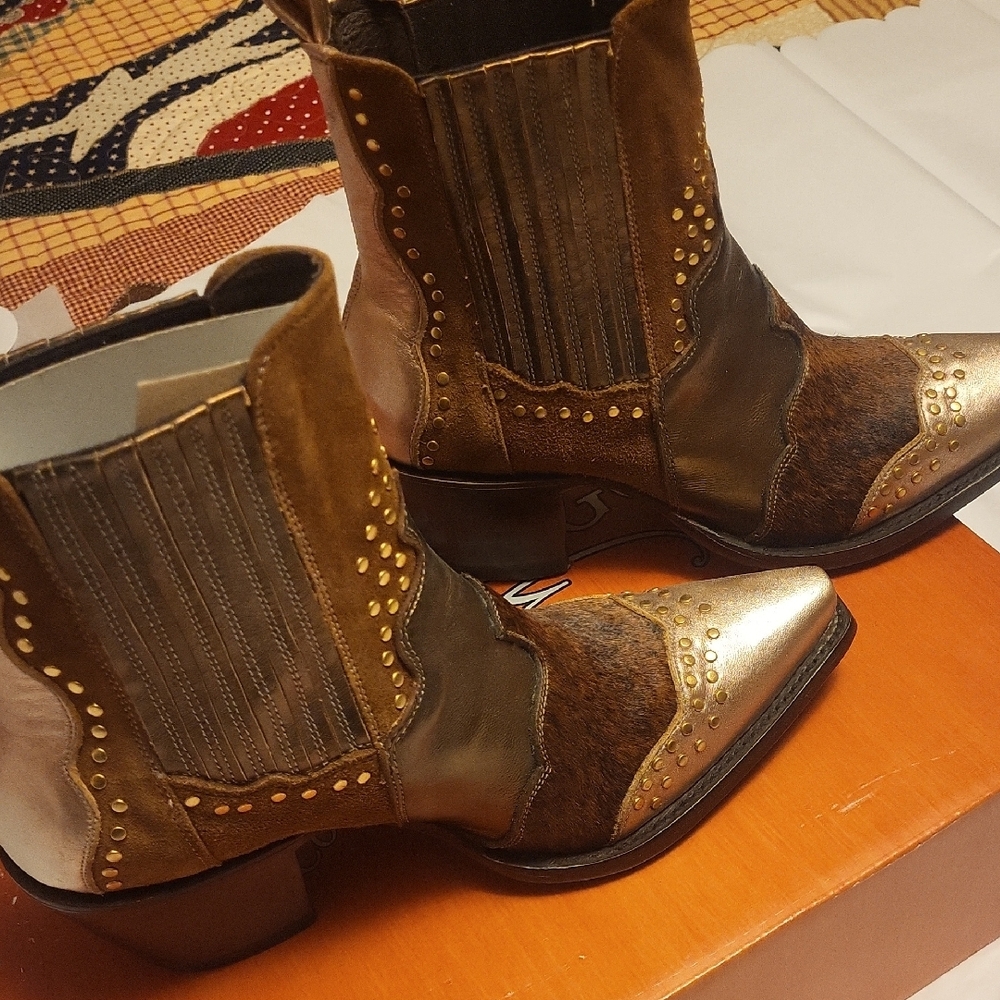 Stylish Brown and Gold Ankle Booties - Picture 11 of 15